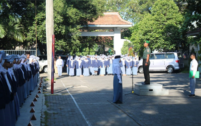 Upacara dengan Pembina dari Danramil Gondokusuman